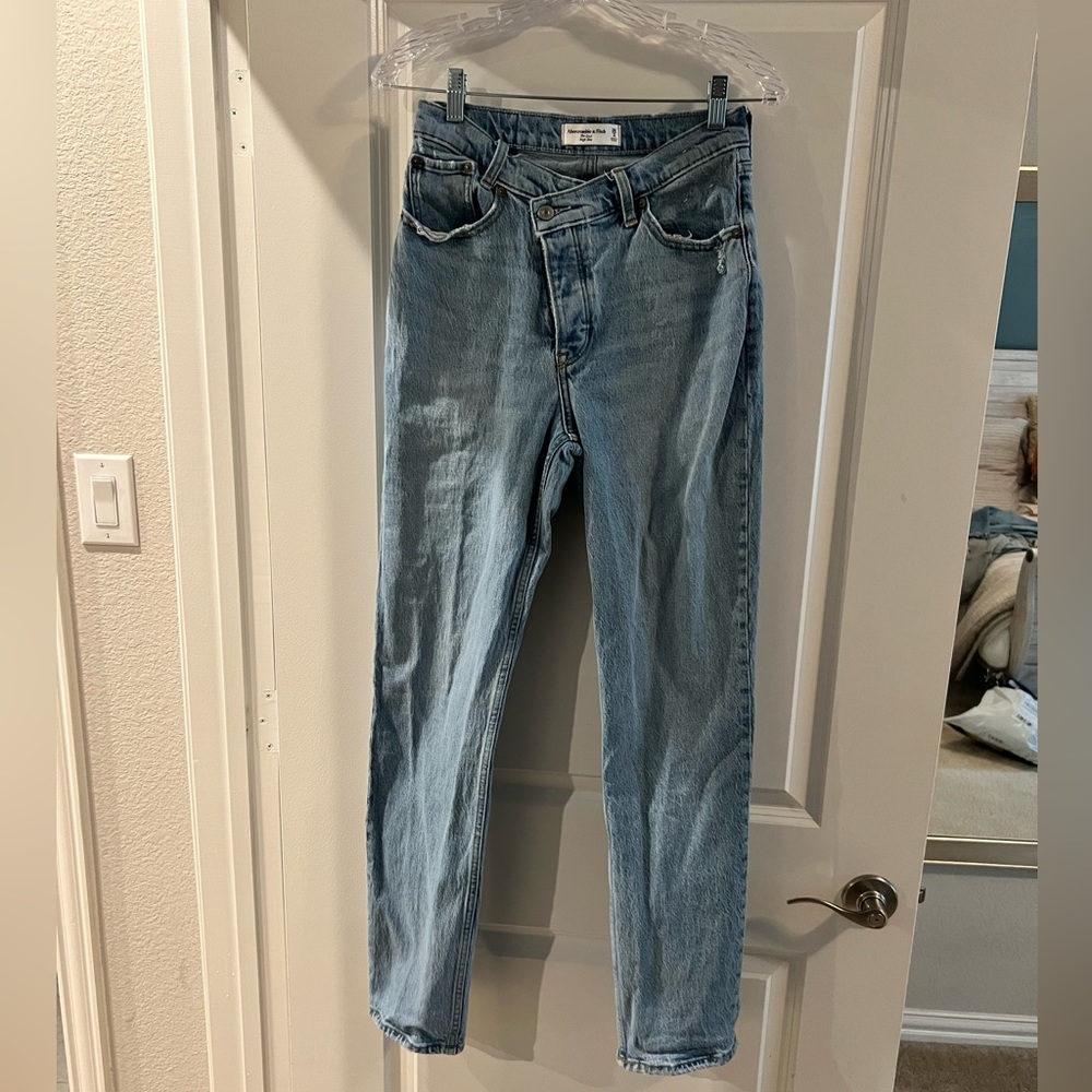 Abercrombie High Rise Dad Jean w/ Criss Cross Waistband